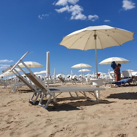Hotel Kim Rimini Exteriör bild