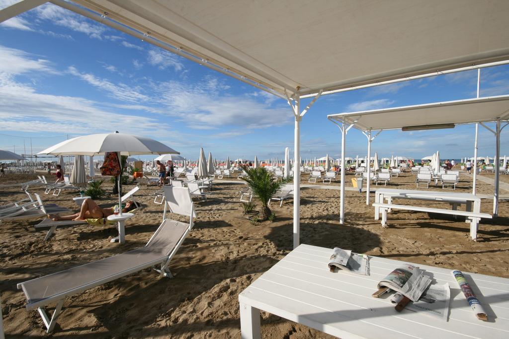 Hotel Kim Rimini Exteriör bild