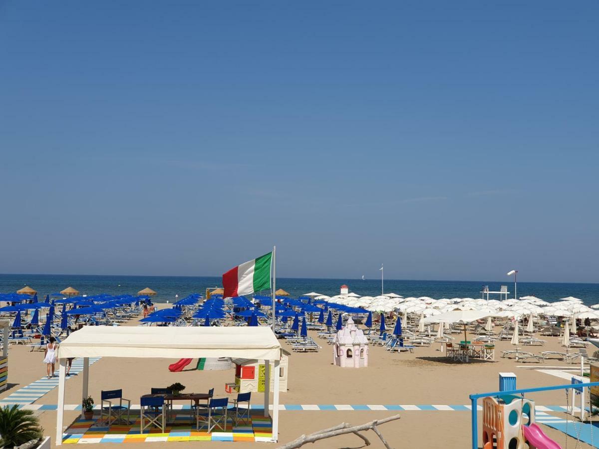 Hotel Kim Rimini Exteriör bild