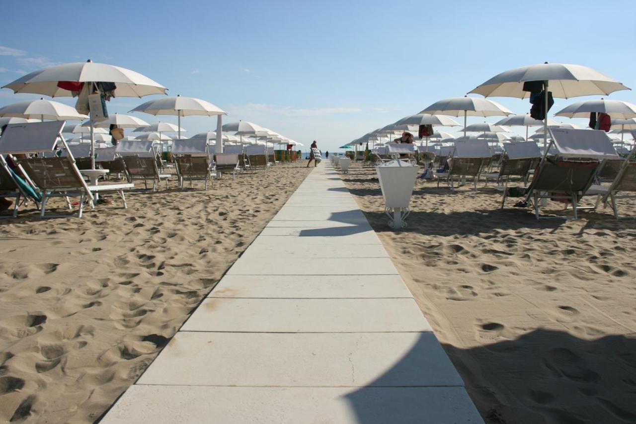 Hotel Kim Rimini Exteriör bild